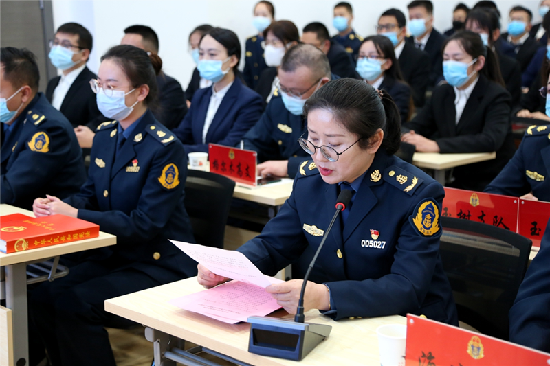 省路政总队省路政总队举办2020年新招录公务员入职宣誓仪式