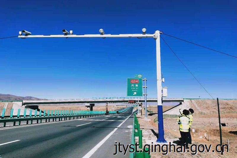 省路政总队海南高速路政支队开展限高限宽监控设施专项排查工作