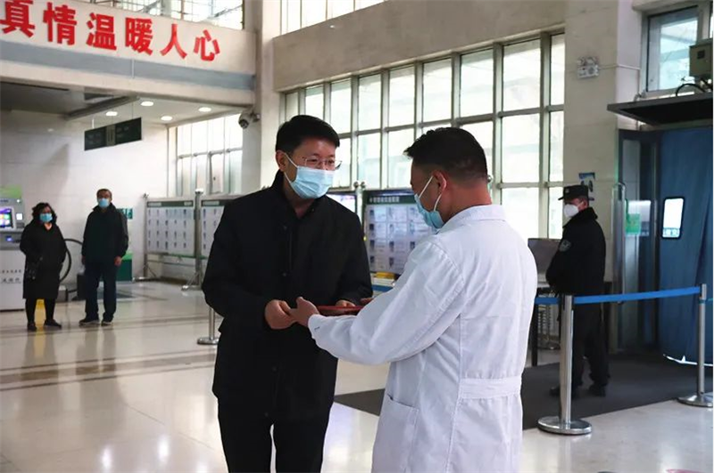 省交通医院西宁市副市长韩兴斌看望慰问省交通医院抗疫一线医务人员